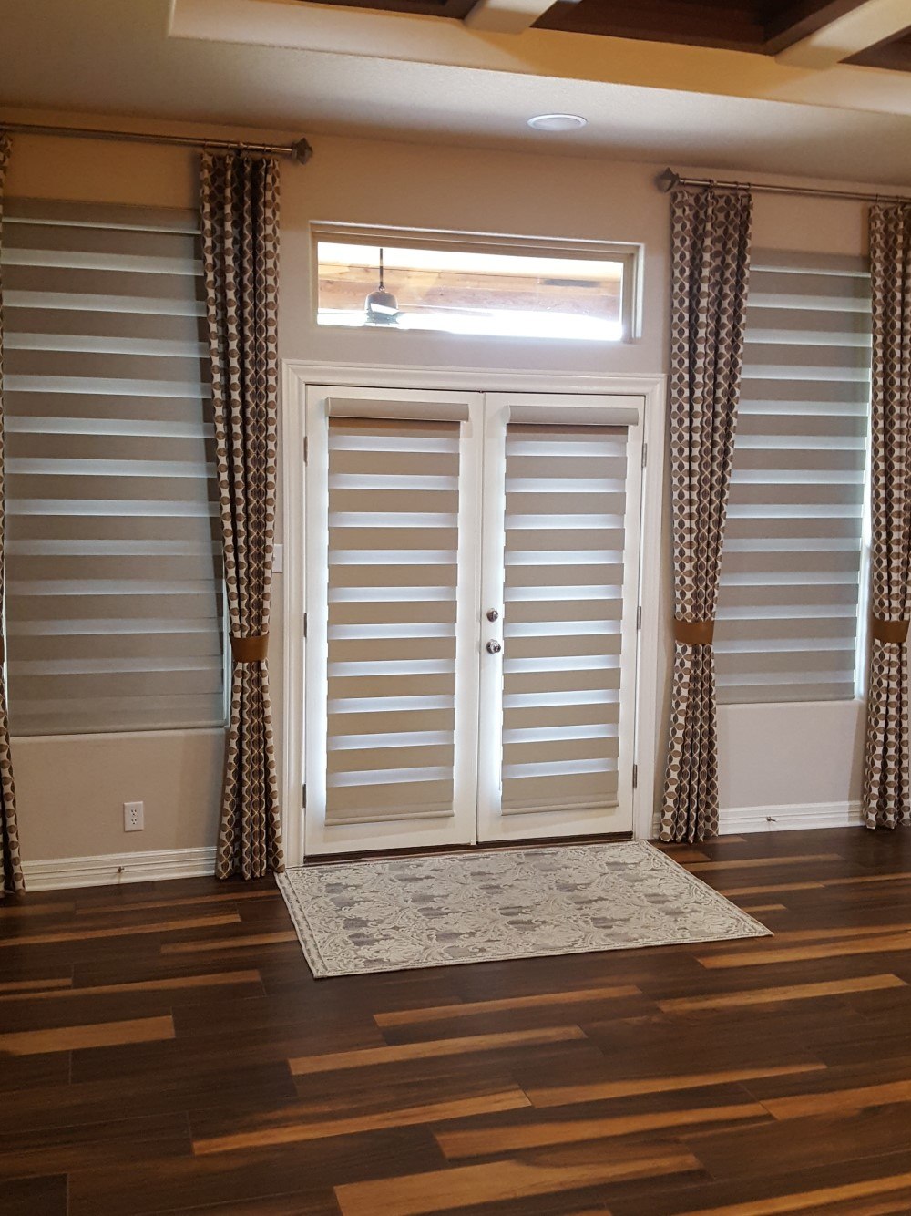 Powered Vision Banded Shades in New Braunfels, TX